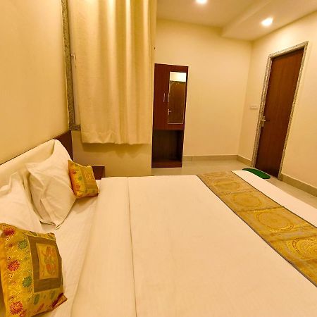 Hotel Veer Palace Near Udaipole Удайпур Екстериор снимка