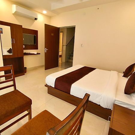 Hotel Veer Palace Near Udaipole Удайпур Екстериор снимка