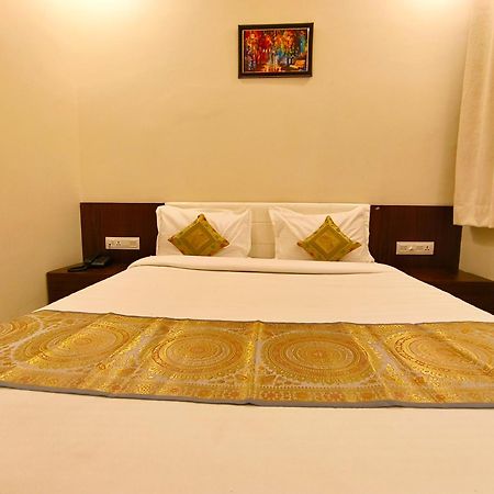 Hotel Veer Palace Near Udaipole Удайпур Екстериор снимка
