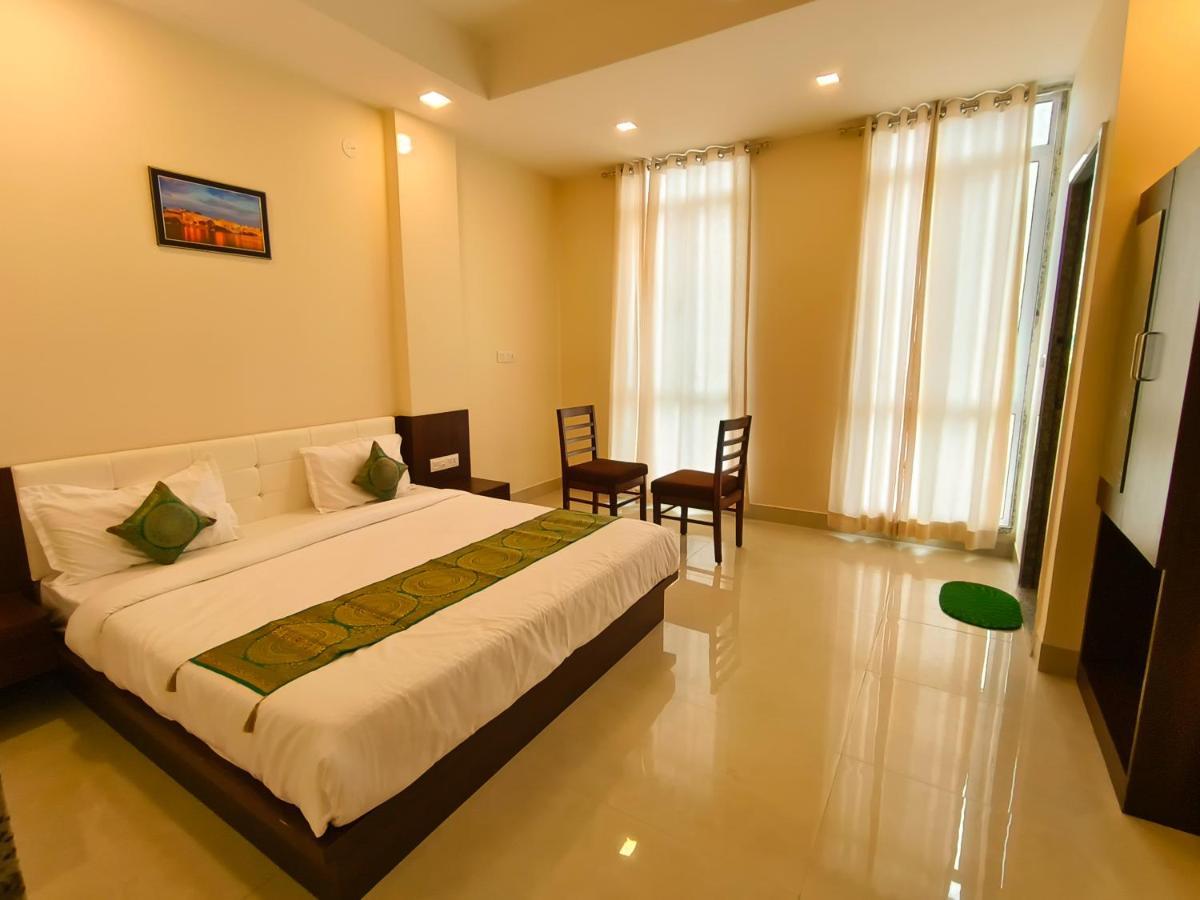 Hotel Veer Palace Near Udaipole Удайпур Екстериор снимка