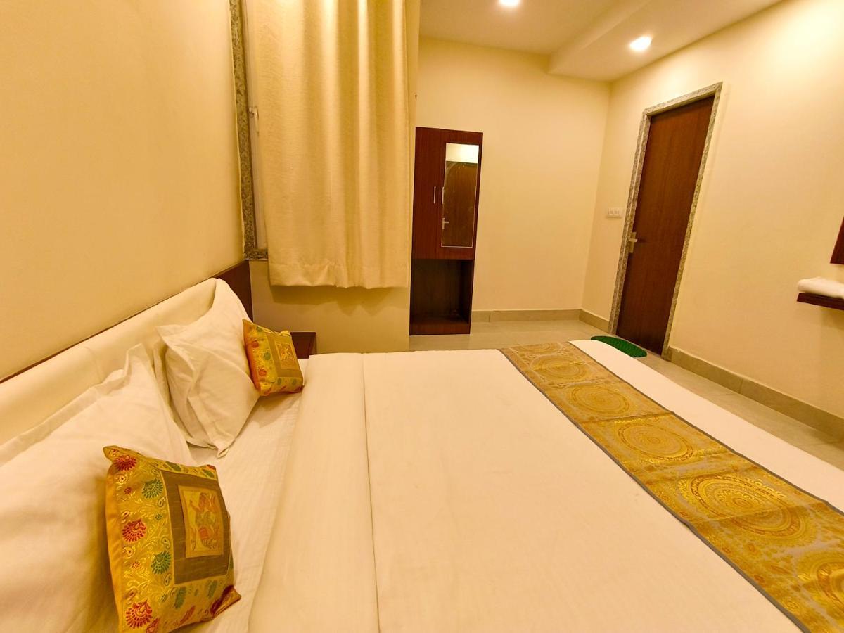 Hotel Veer Palace Near Udaipole Удайпур Екстериор снимка