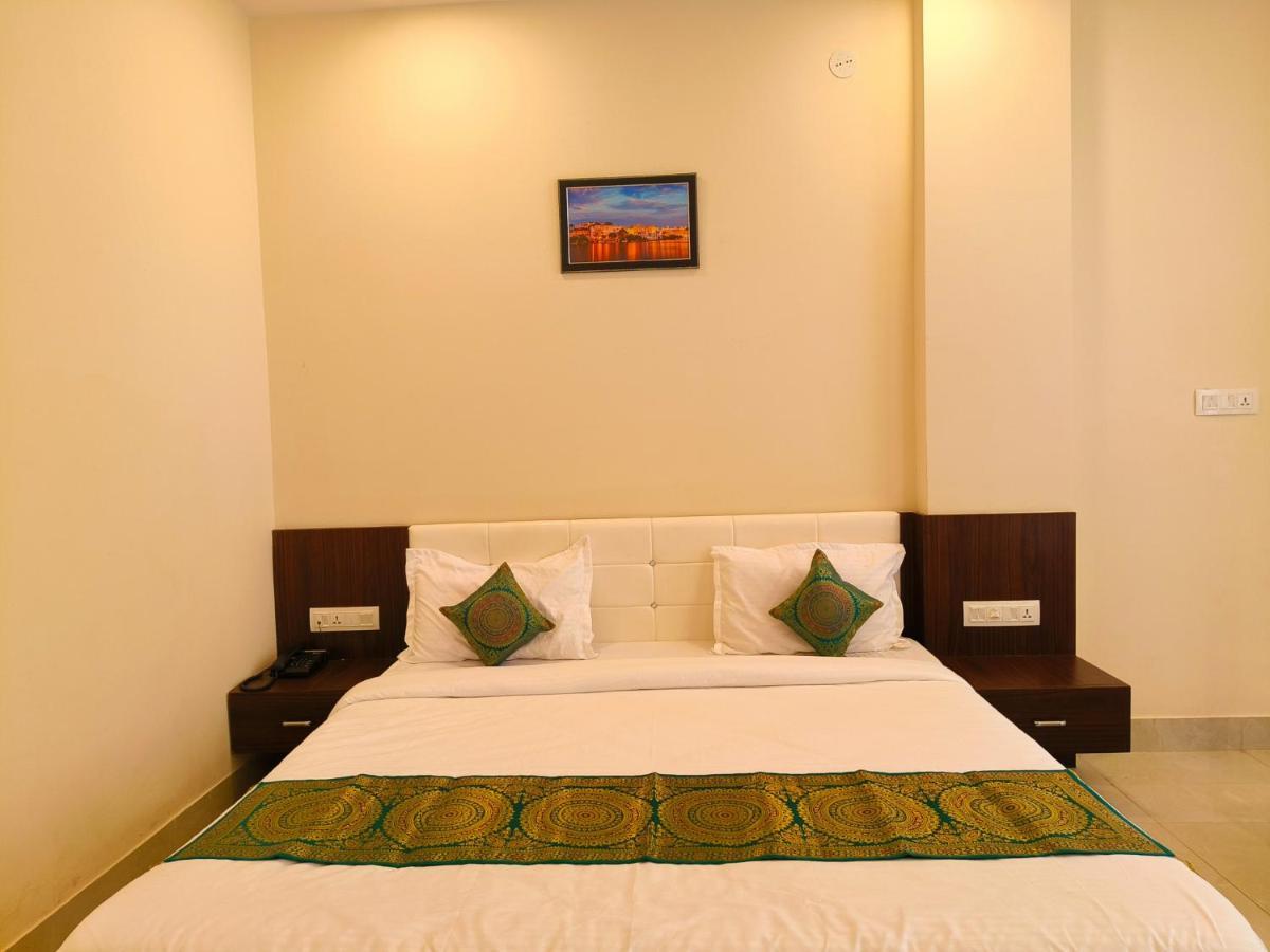 Hotel Veer Palace Near Udaipole Удайпур Екстериор снимка