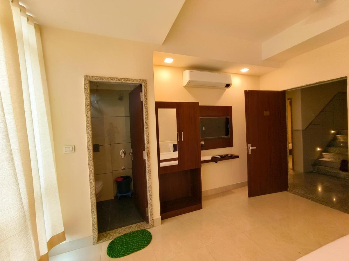 Hotel Veer Palace Near Udaipole Удайпур Екстериор снимка