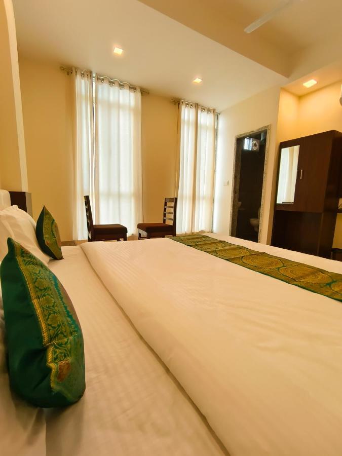 Hotel Veer Palace Near Udaipole Удайпур Екстериор снимка