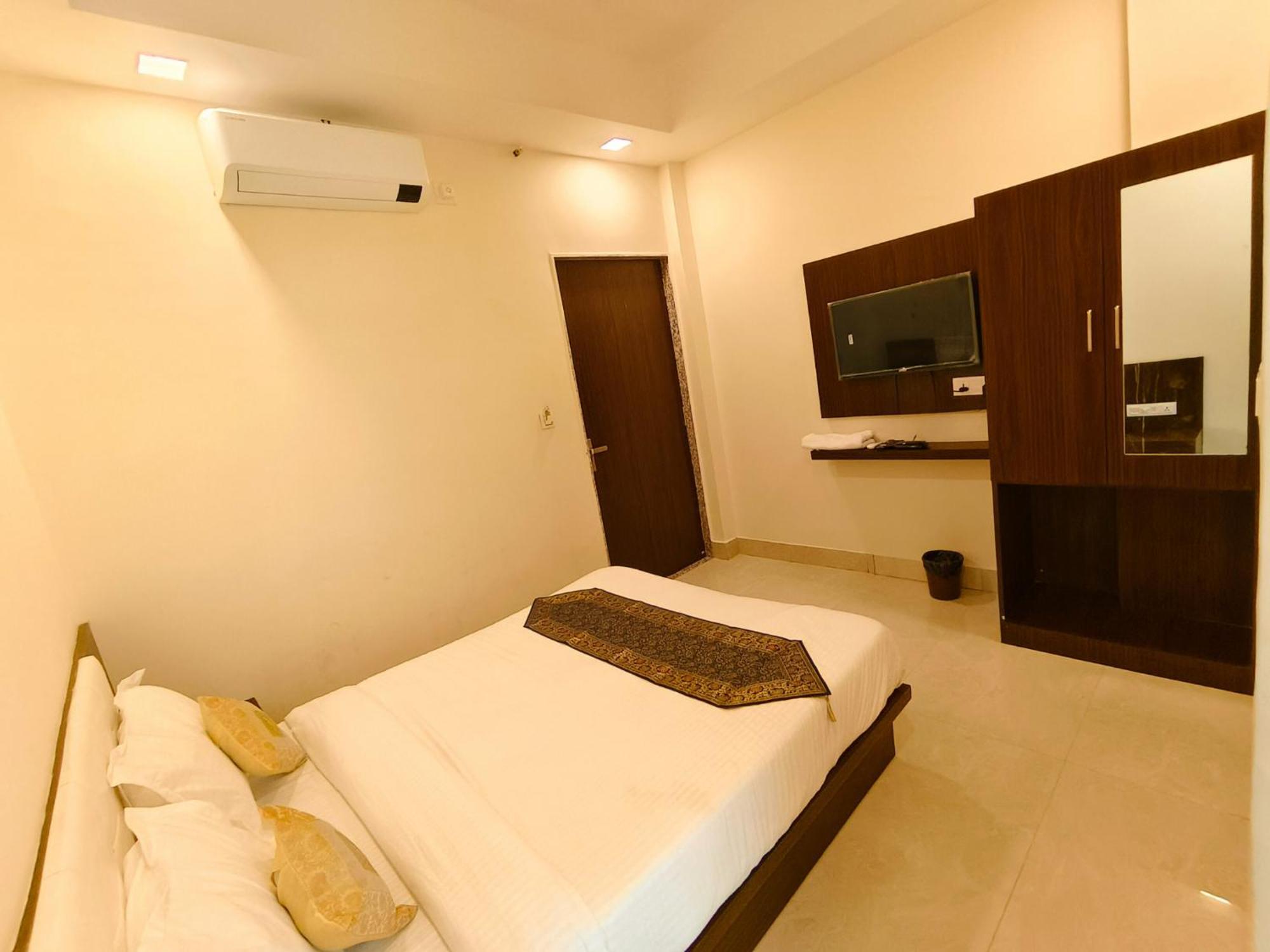 Hotel Veer Palace Near Udaipole Удайпур Екстериор снимка