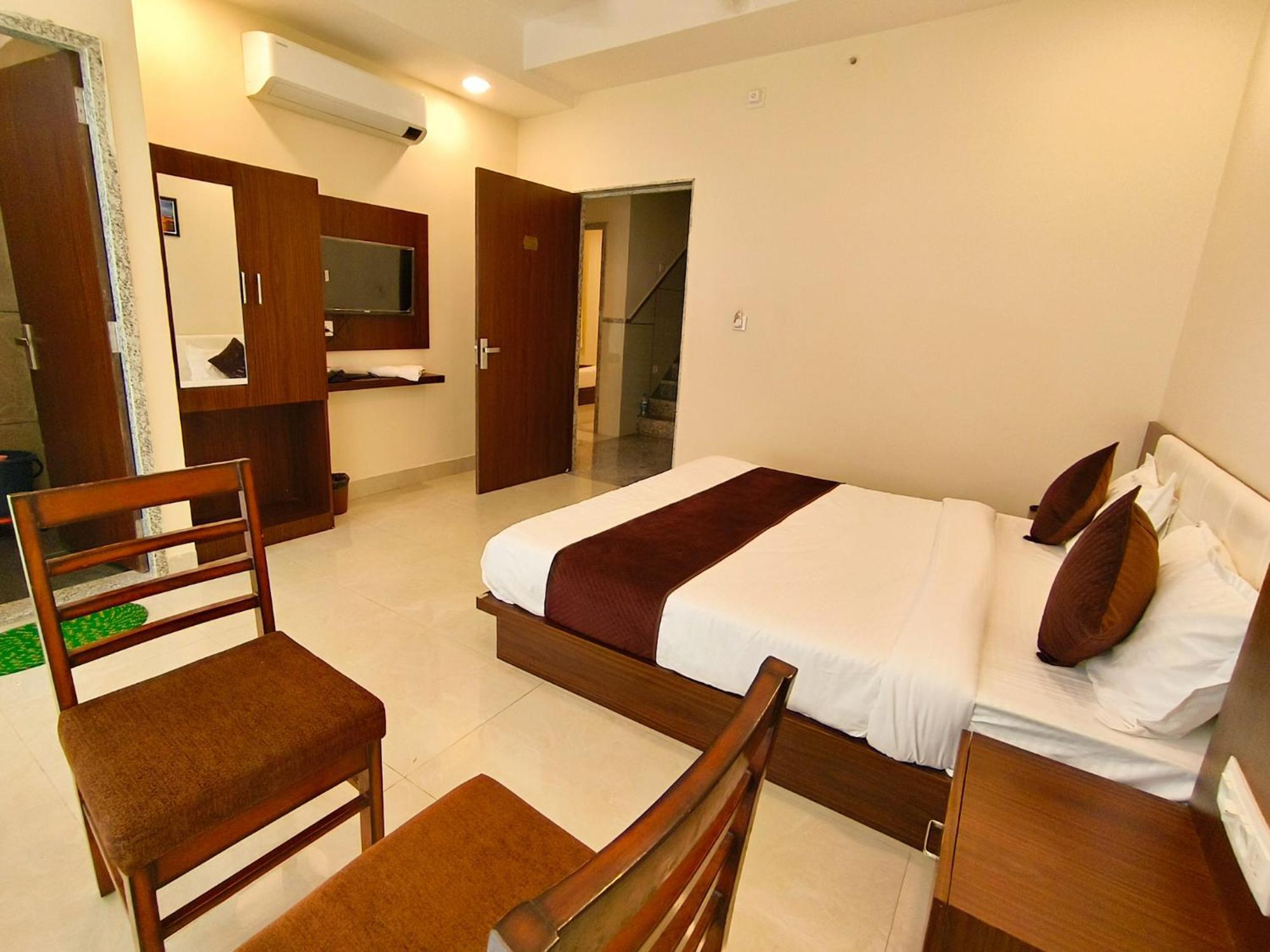 Hotel Veer Palace Near Udaipole Удайпур Екстериор снимка