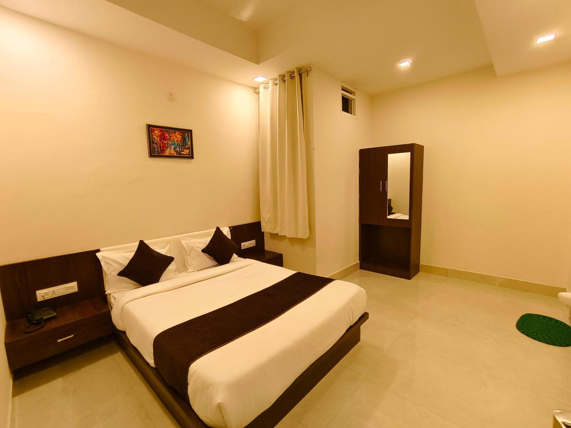 Hotel Veer Palace Near Udaipole Удайпур Екстериор снимка