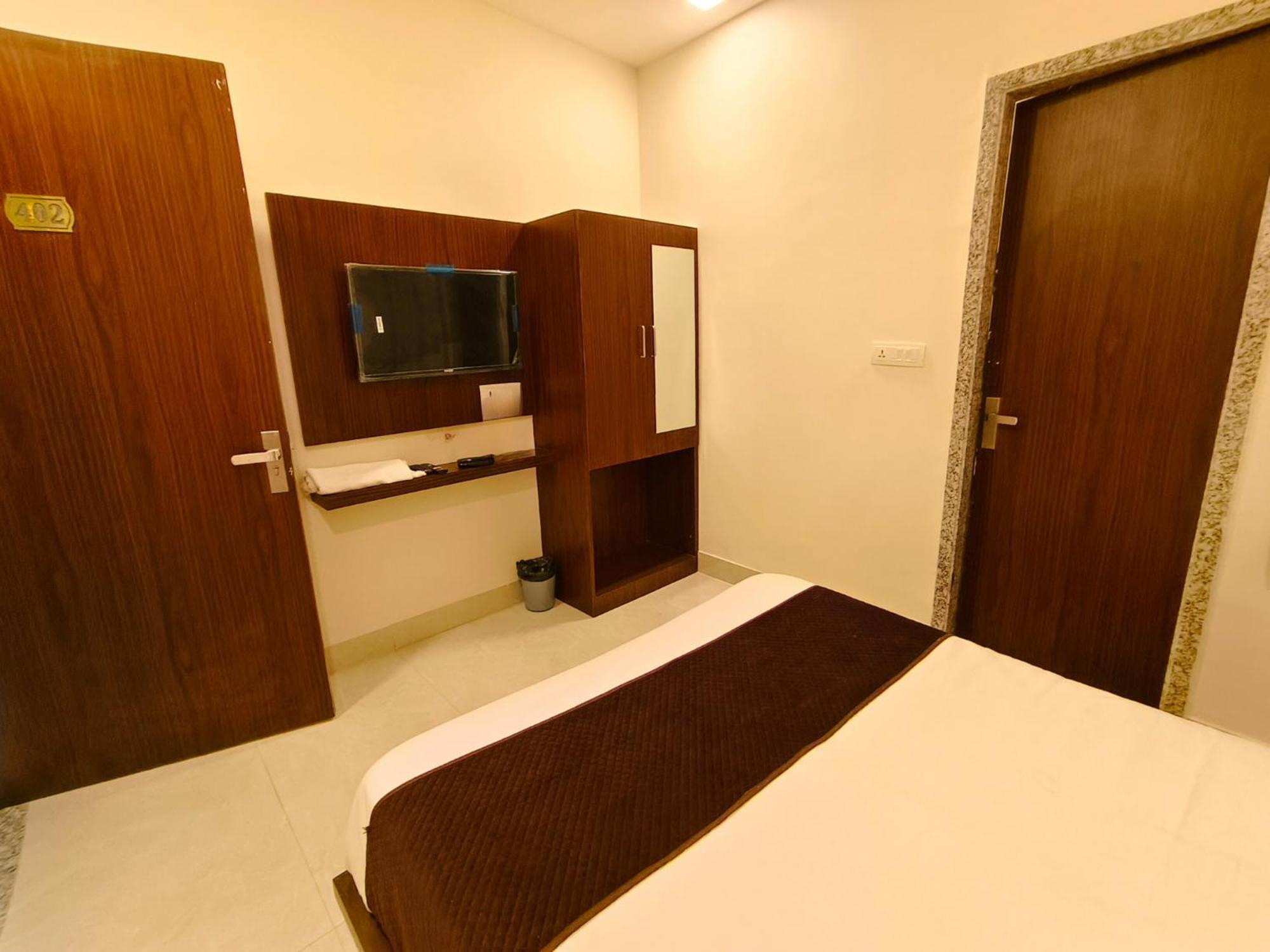 Hotel Veer Palace Near Udaipole Удайпур Екстериор снимка