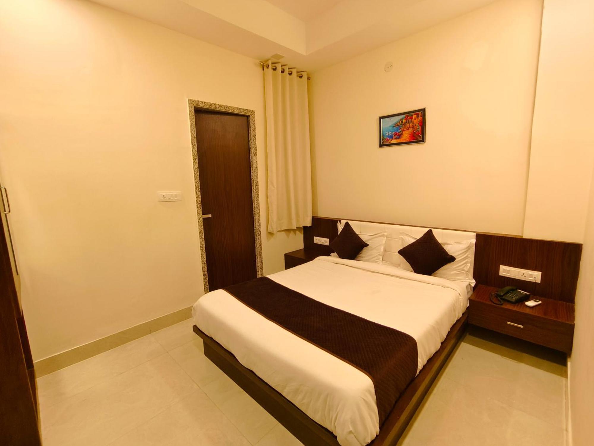 Hotel Veer Palace Near Udaipole Удайпур Екстериор снимка