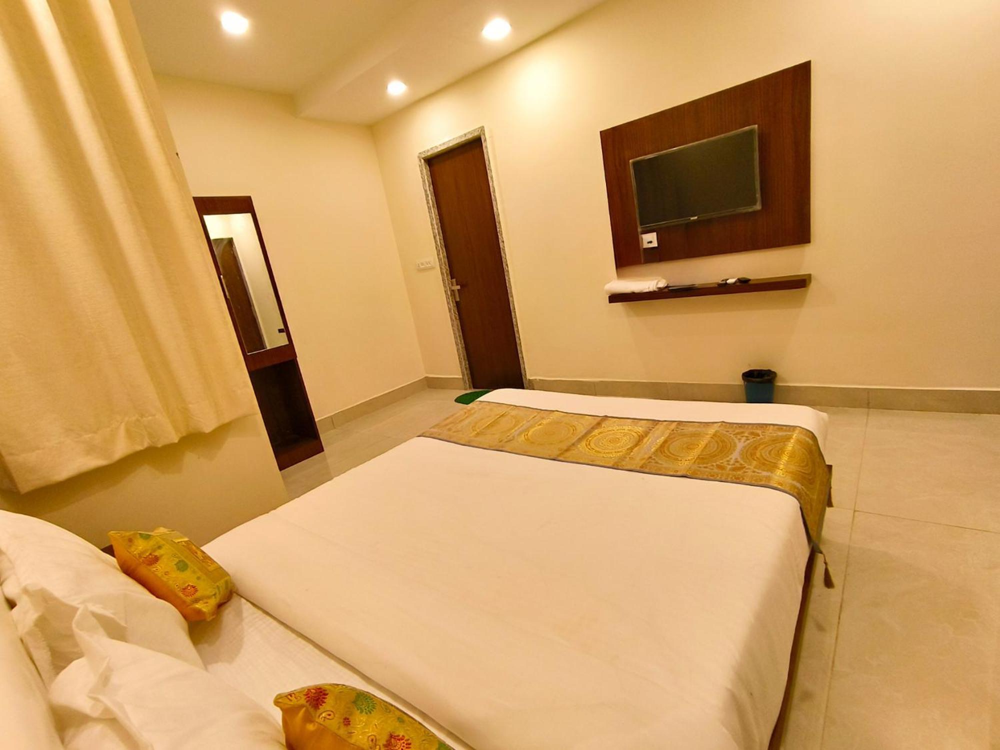Hotel Veer Palace Near Udaipole Удайпур Екстериор снимка