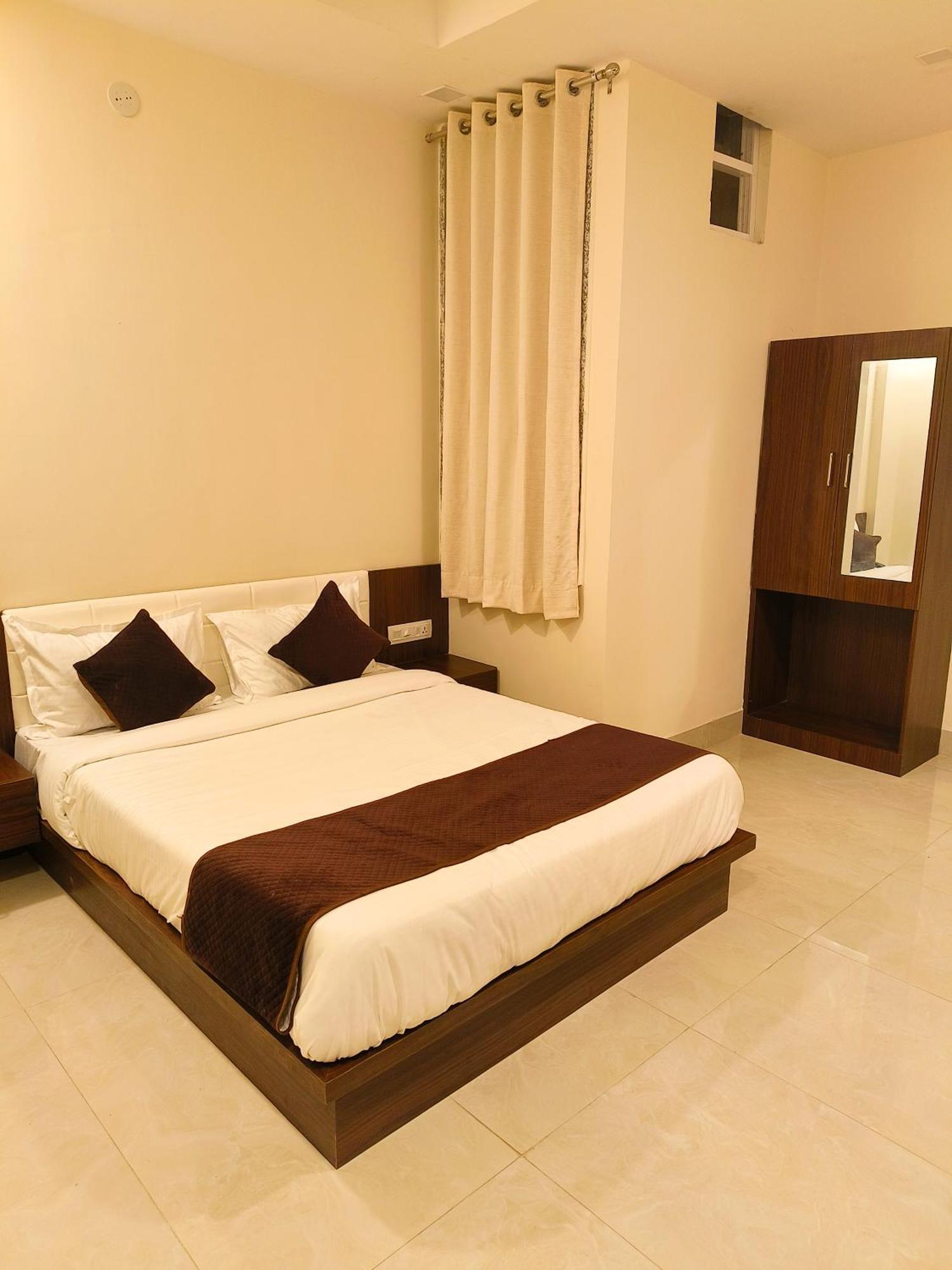 Hotel Veer Palace Near Udaipole Удайпур Екстериор снимка