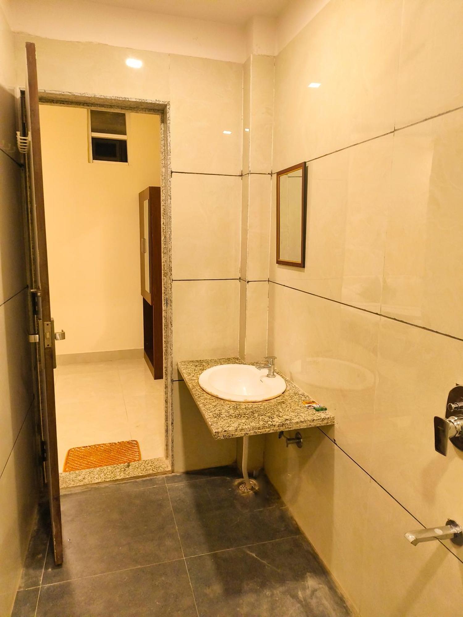 Hotel Veer Palace Near Udaipole Удайпур Екстериор снимка