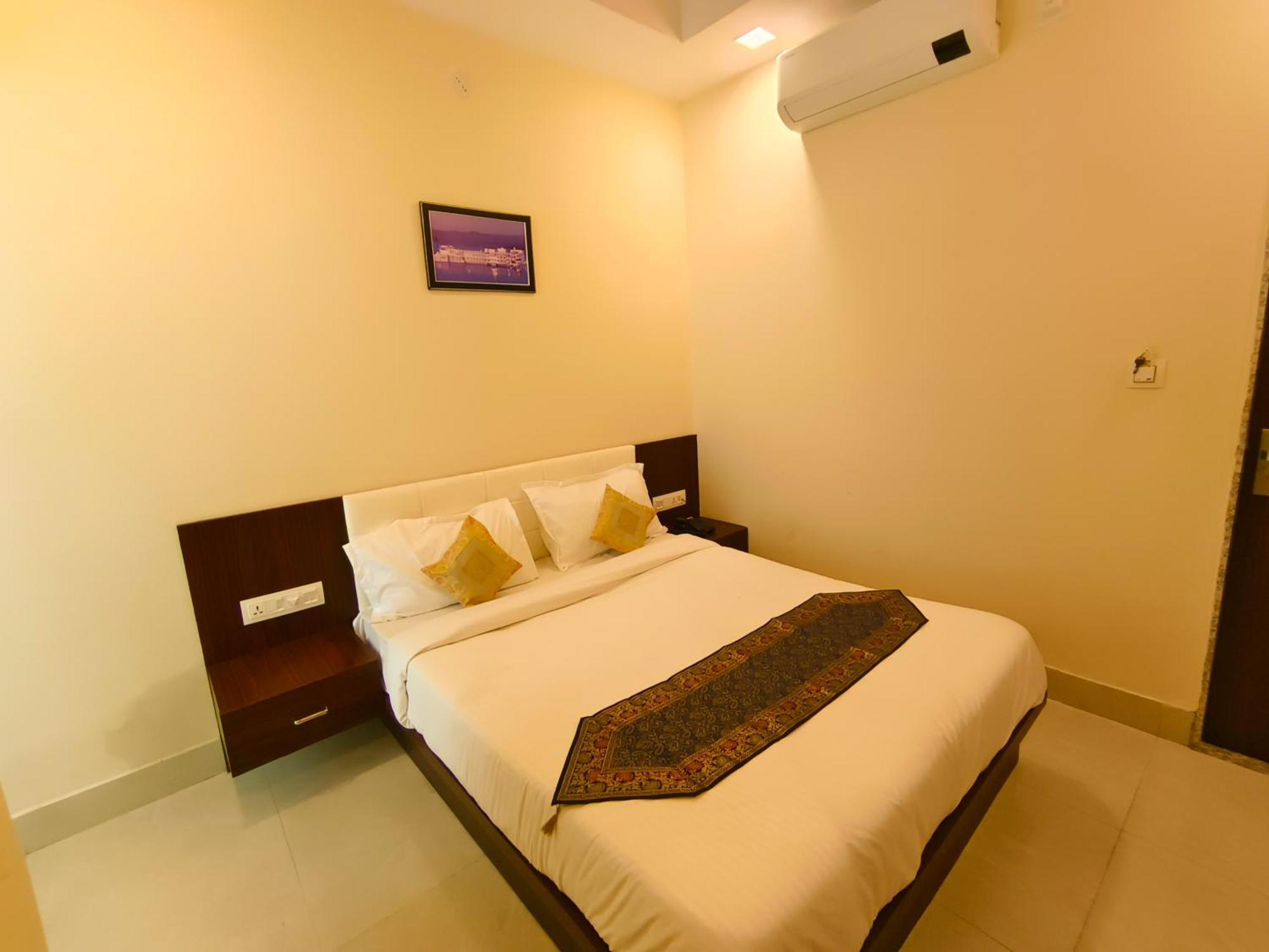 Hotel Veer Palace Near Udaipole Удайпур Екстериор снимка