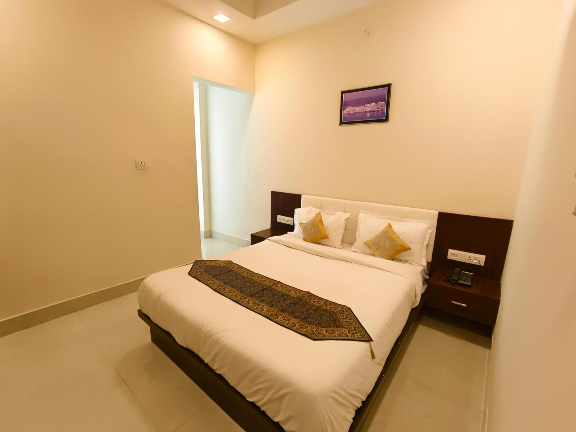 Hotel Veer Palace Near Udaipole Удайпур Екстериор снимка