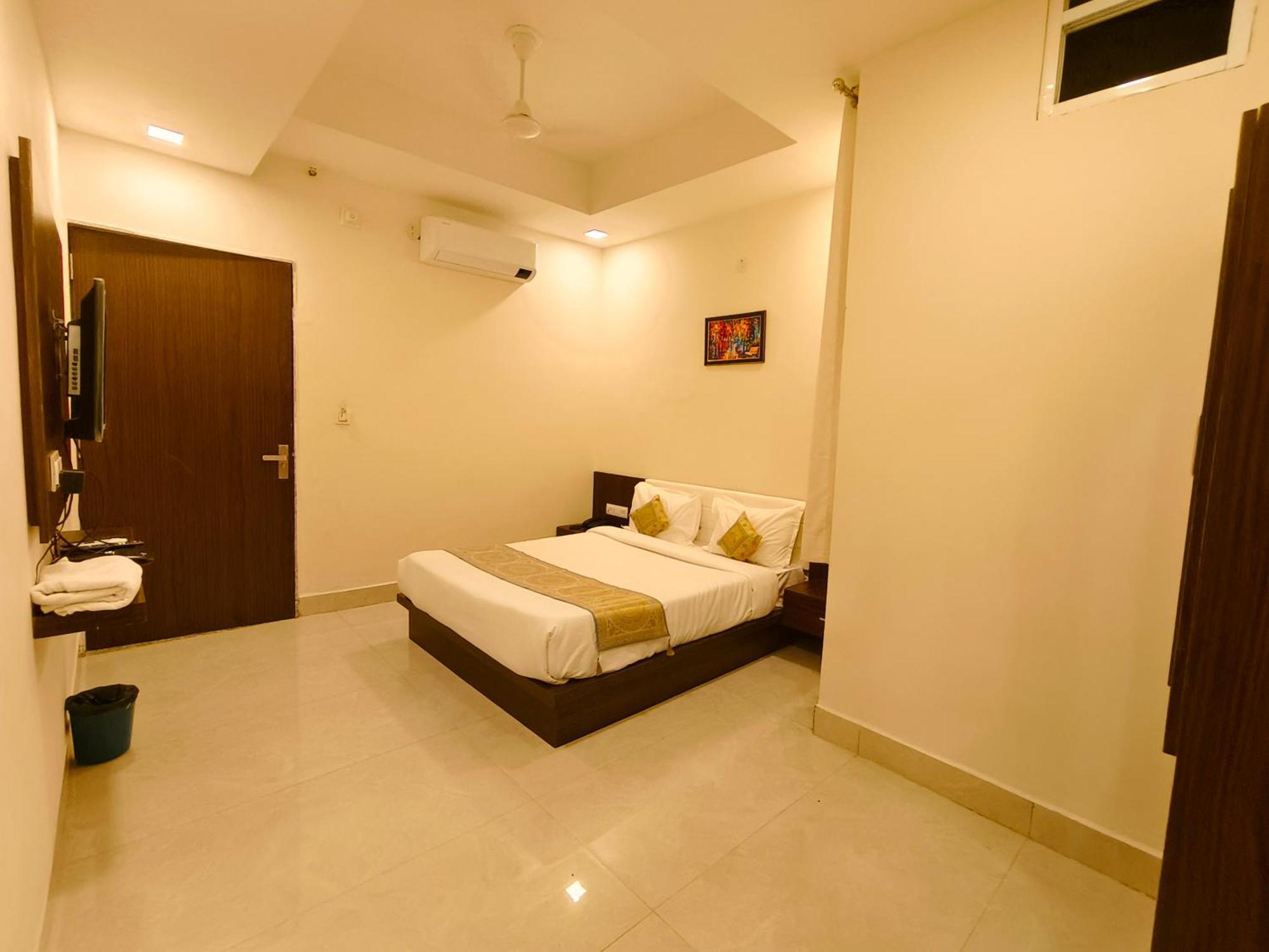Hotel Veer Palace Near Udaipole Удайпур Екстериор снимка